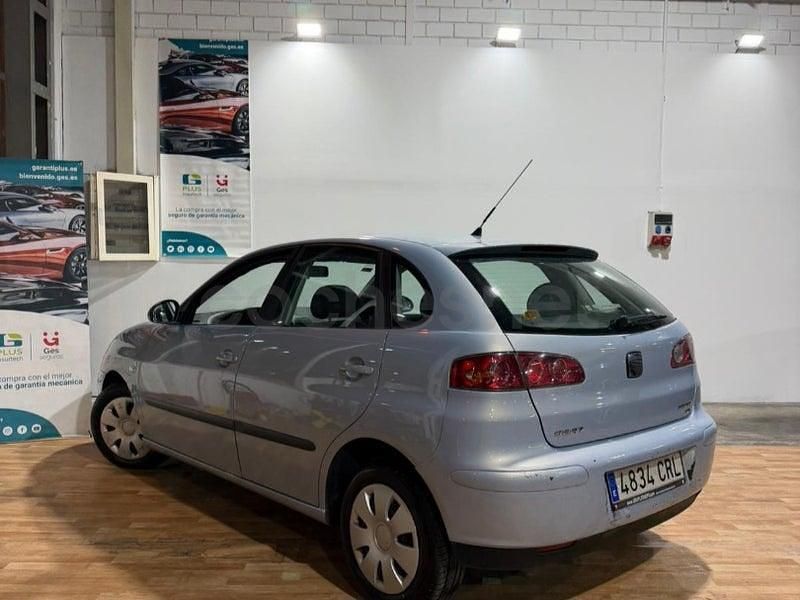 Usado Seat Ibiza 100 CV (73 kW) 2004 Azul Utilitario