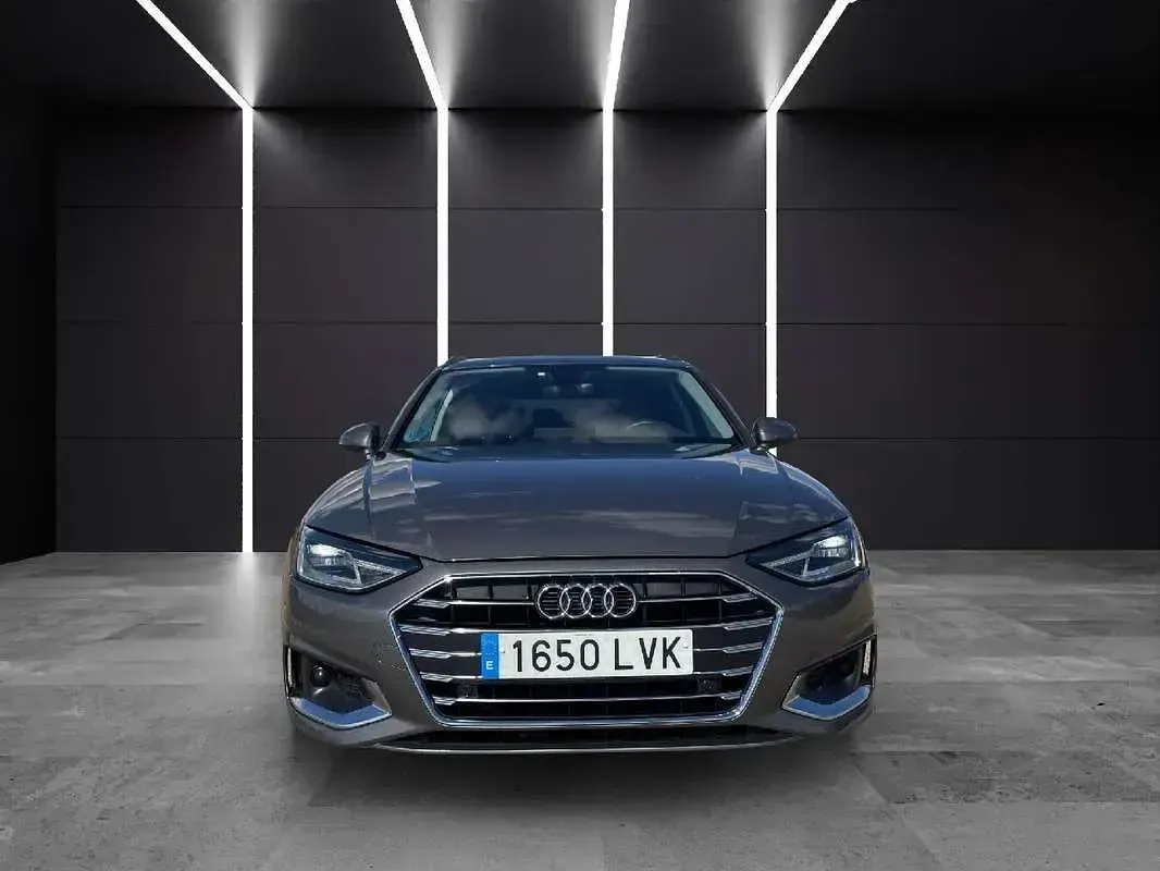 Usado Audi A4 Advanced Plus 136 CV (100 kW) 2021 Gris Familiar