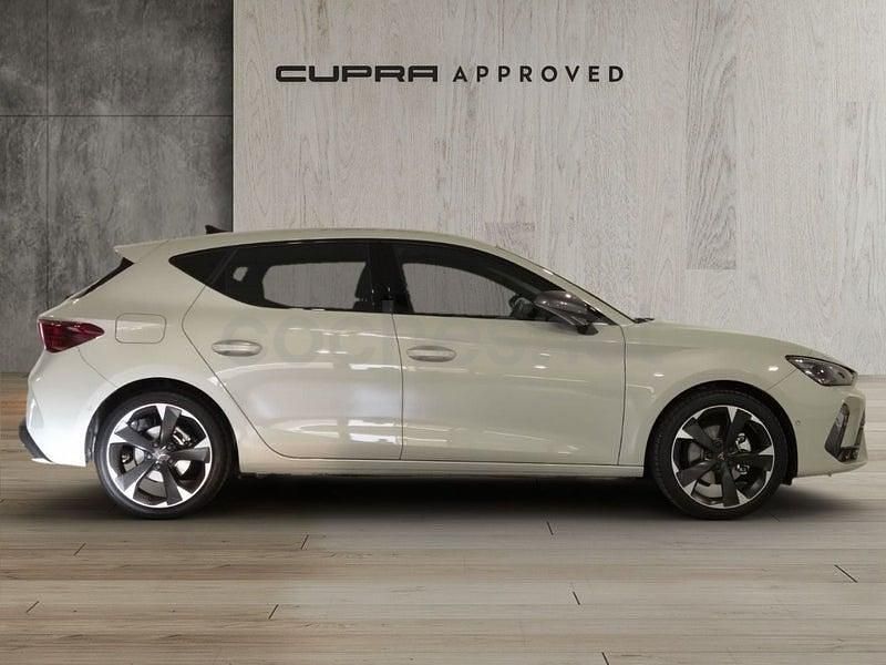 Usado Cupra Leon 150 CV (110 kW) 2024 Gris / plata Berlina