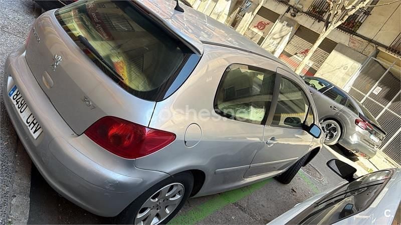 Usado Peugeot 307 110 CV (80 kW) 2003 Gris / plata Berlina