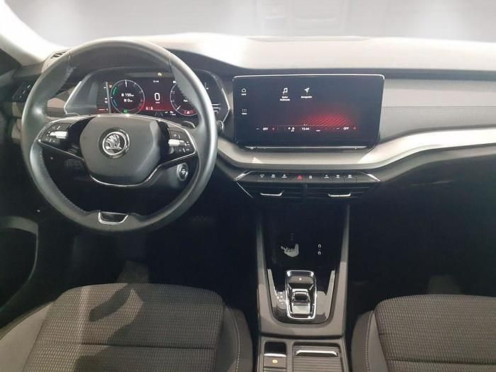 Usado Skoda Octavia Ambition 204 CV (150 kW) 2022 Blanco Familiar