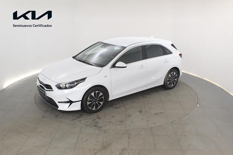 Usado Kia Ceed 100 CV (73 kW) 2025 Cassa white Utilitario