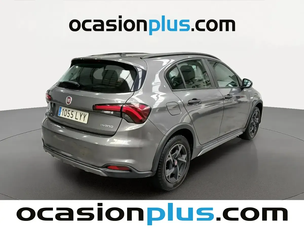 Używany Fiat Tipo Cross 130 KM (95 kW) 2022 Szary Sedan/Limuzyna