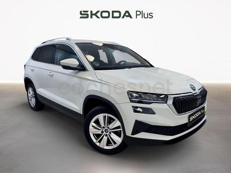 Usado Skoda Karoq Selection 150 CV (110 kW) 2025 Blanco SUV