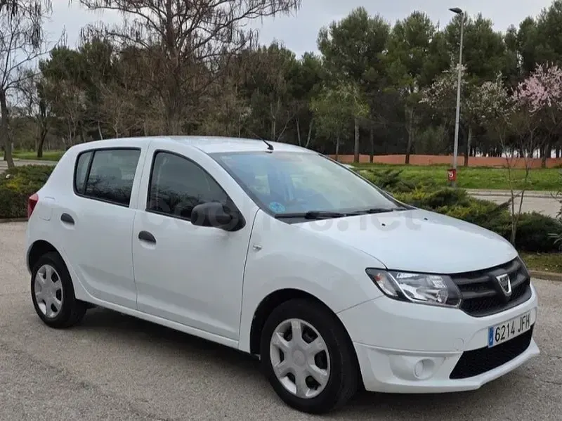 Usado Dacia Sandero Ambiance 75 CV (55 kW) 2015 Blanco Berlina