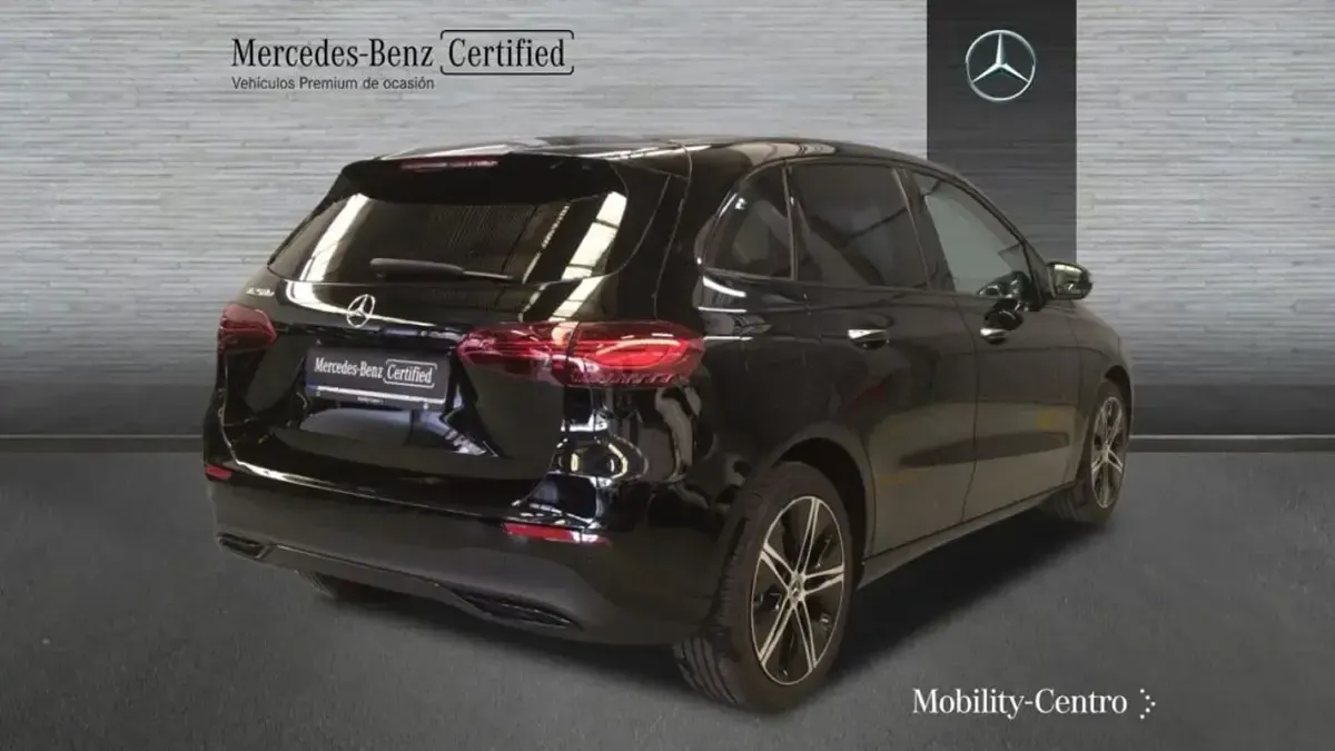 Usado Mercedes B250 217 CV (159 kW) 2024 Negro noche Monovolumen
