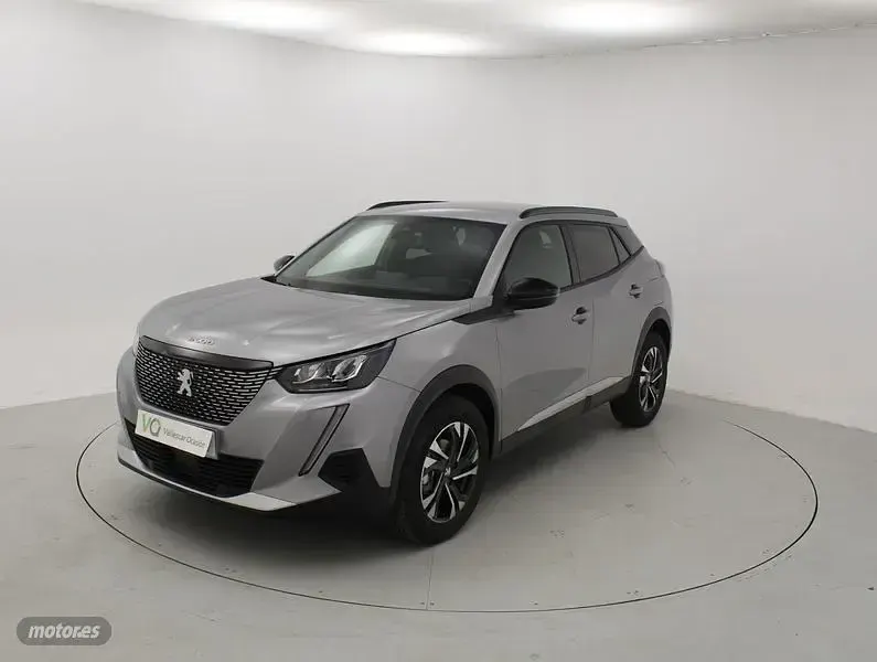 Usado Peugeot 2008 Allure 100 CV (73 kW) 2023 Plateado SUV