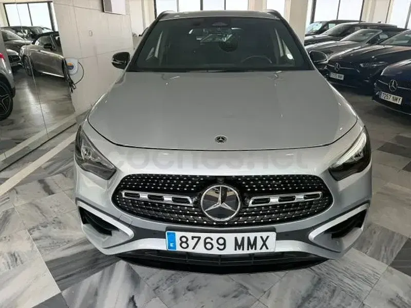 Usado Mercedes GLA200 163 CV (119 kW) 2024 Gris / plata SUV