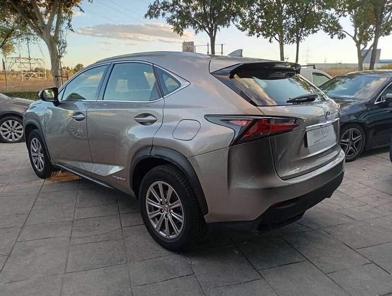 Usado Lexus NX300h 197 CV (144 kW) 2016 Gris / plata SUV