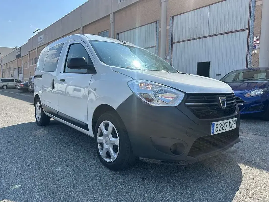 Usado Dacia Dokker Essentiel 75 CV (55 kW) 2018 Blanco Monovolumen