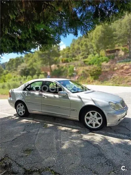 Usado Mercedes C320 Elegance 218 CV (160 kW) 2001 Gris / plata Berlina