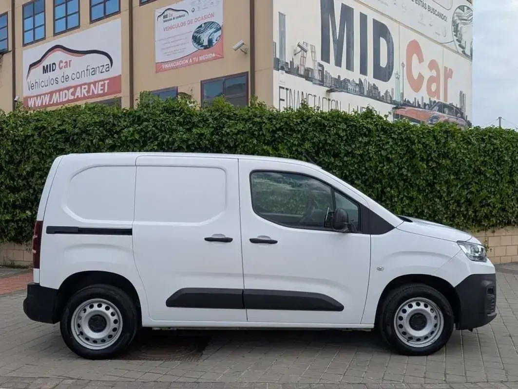 Usado Citroën Berlingo 102 CV (75 kW) 2021 Blanco Monovolumen