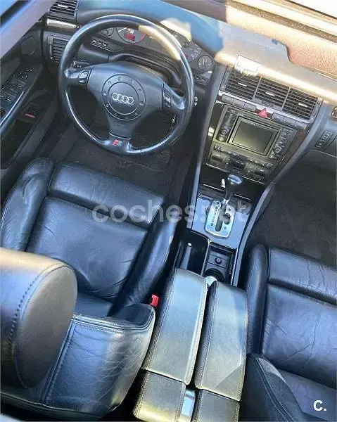 Usado Audi S8 340 CV (250 kW) 2000 Violeta / lila Berlina
