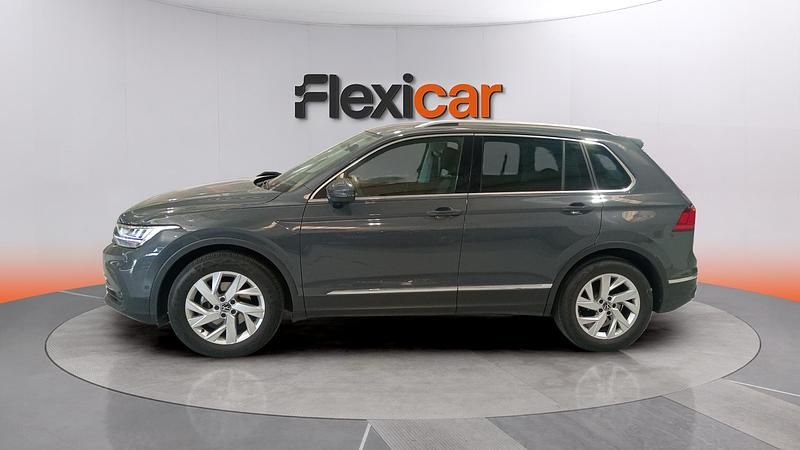Usado VW Tiguan Life 131 CV (96 kW) 2022 Gris SUV
