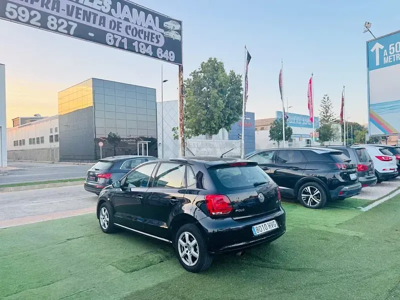 Usado VW Polo Advance 90 CV (66 kW) 2014 Negro Berlina
