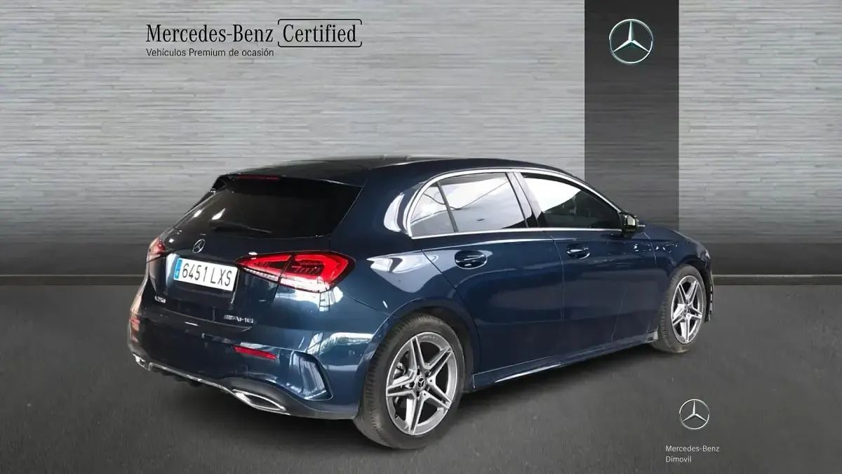 Usado Mercedes A180 AMG line 136 CV (100 kW) 2022 Azul denim Berlina