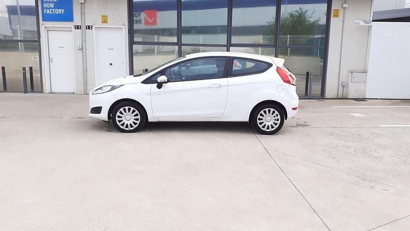 Usado Ford Fiesta Trend 86 CV (63 kW) 2019 Blanco Utilitario