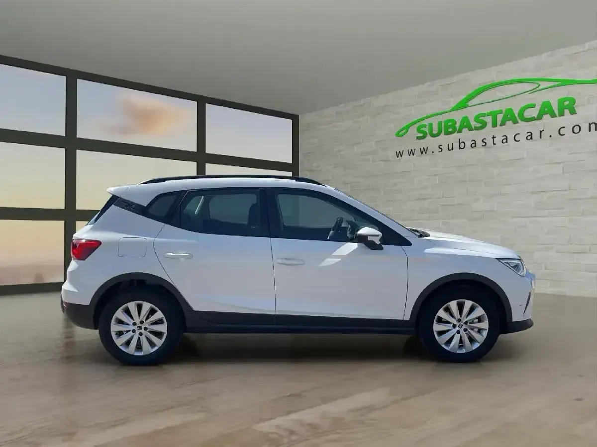 Usado Seat Arona 110 CV (80 kW) 2023 Blanco SUV