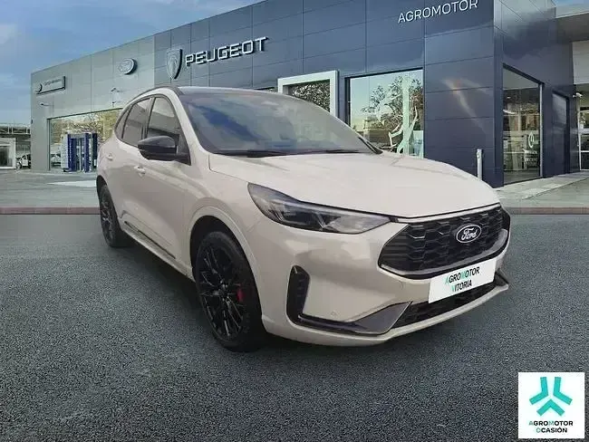 Usado Ford Kuga ST-Line X 243 CV (178 kW) 2026 Blanco SUV
