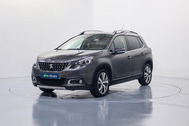 Usado Peugeot 2008 Allure 130 CV (95 kW) 2019 Gris / plata SUV