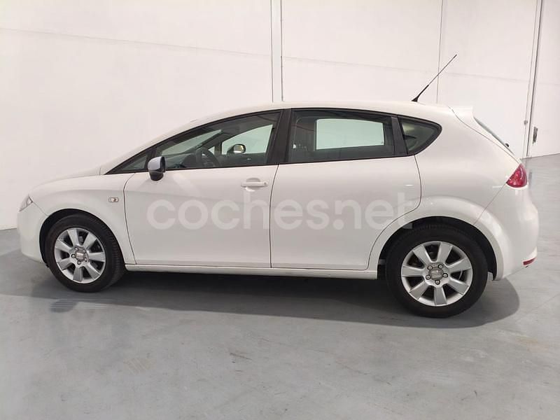 Usado Seat Leon Style 105 CV (77 kW) 2008 Blanco Berlina