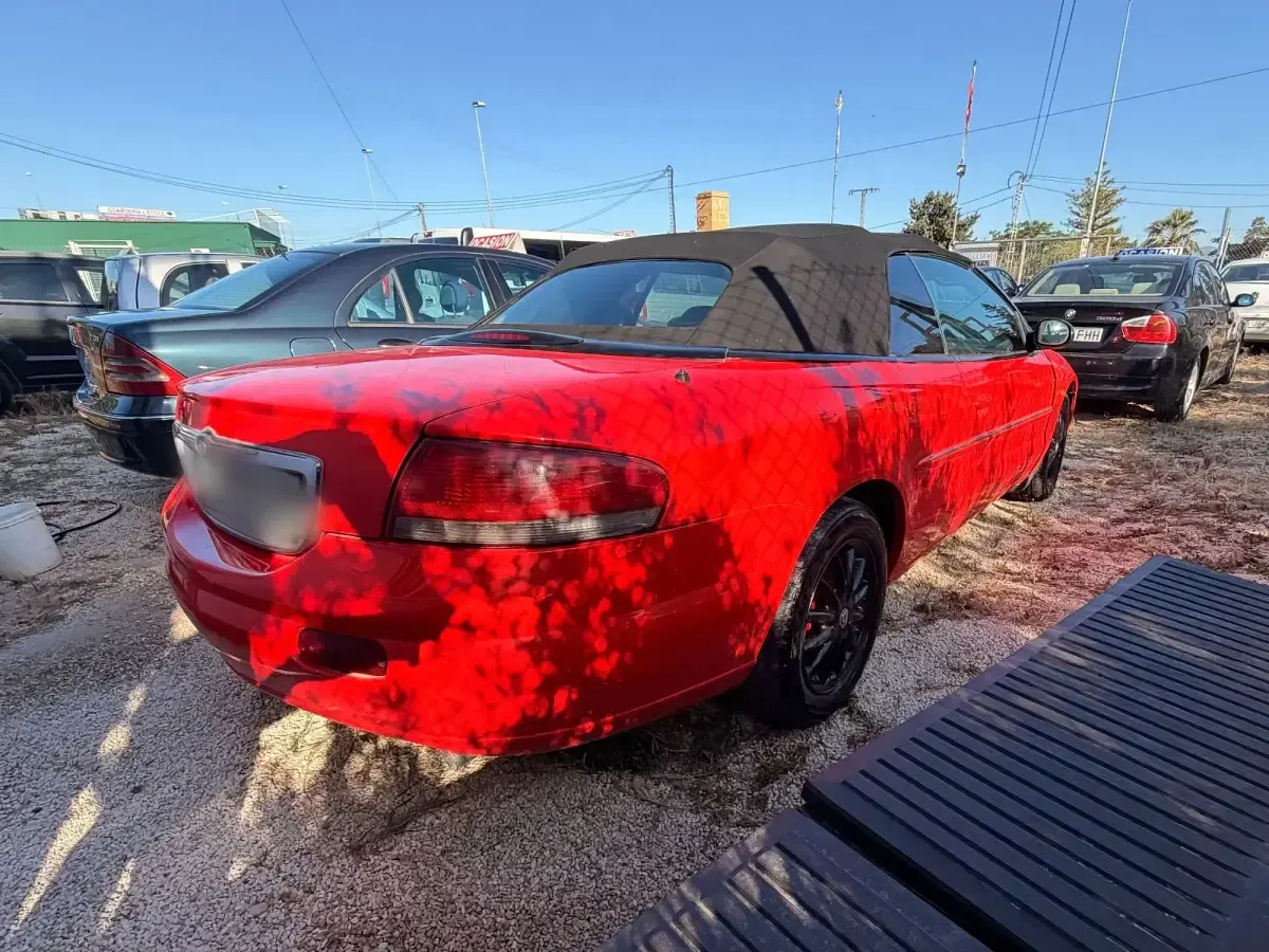 Usado Chrysler Sebring Cabriolet 140 CV (102 kW) 2003 Rojo Descapotable
