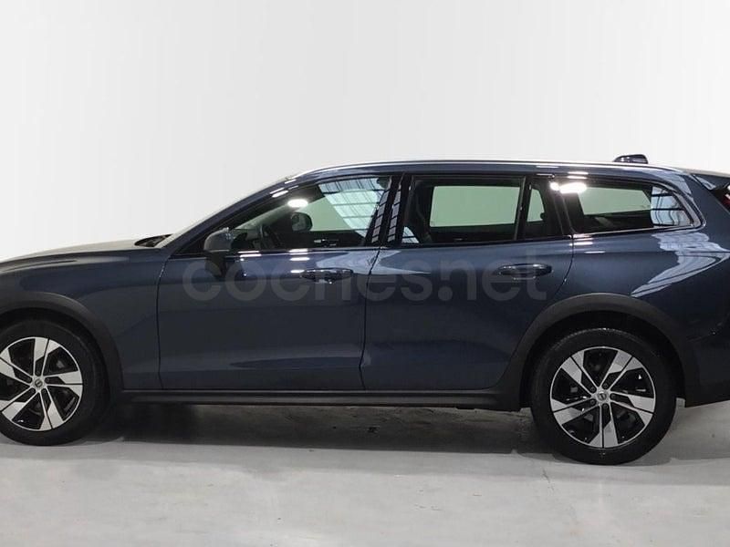 Usado Volvo V60 CC Core 197 CV (144 kW) 2022 Azul Familiar