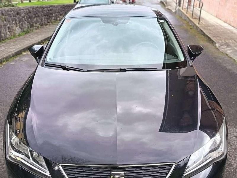 Usado Seat Leon Style 105 CV (77 kW) 2014 Negro Utilitario