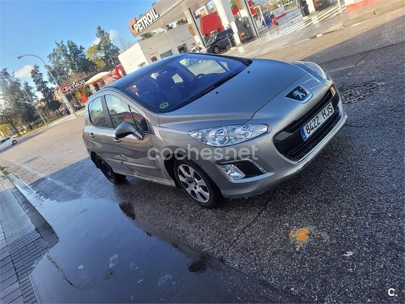 Usado Peugeot 308 Active 92 CV (67 kW) 2012 Gris / plata Berlina