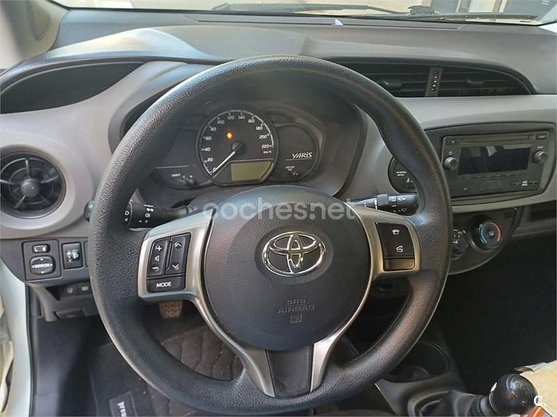 Usado Toyota Yaris Active 111 CV (81 kW) 2019 Blanco Berlina