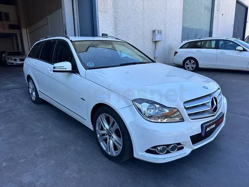 Usado Mercedes C220 Avantgarde 170 CV (125 kW) 2012 Blanco Familiar