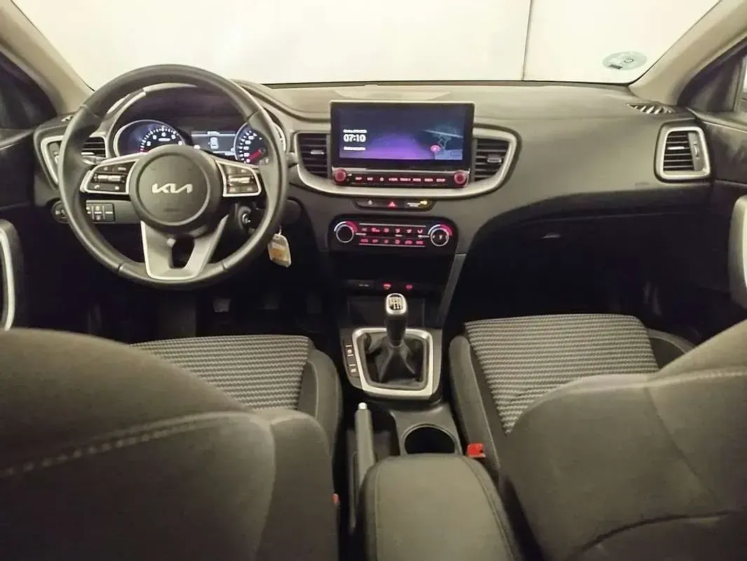Usado Kia XCeed 101 CV (74 kW) 2025 Azul SUV