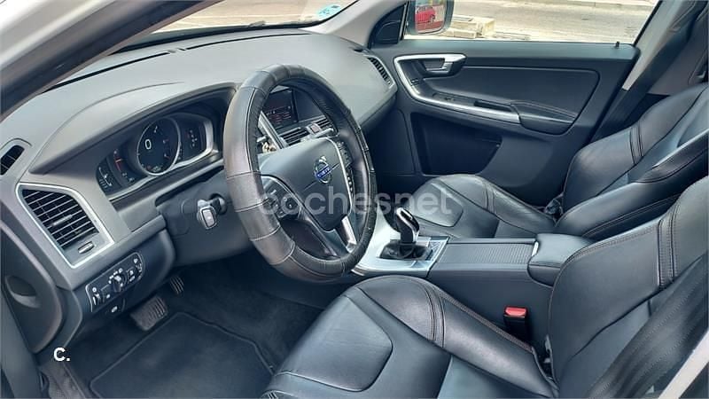 Blanco Usado 2017 Volvo XC60 R-Design Momentum SUV | 21.950 € (Super precio) - Imagen 1/4