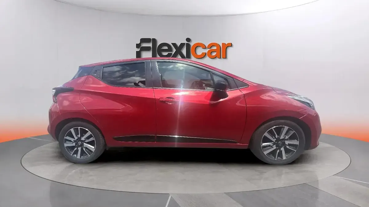 Usado Nissan Micra Acenta 92 CV (67 kW) 2022 Rojo Utilitario