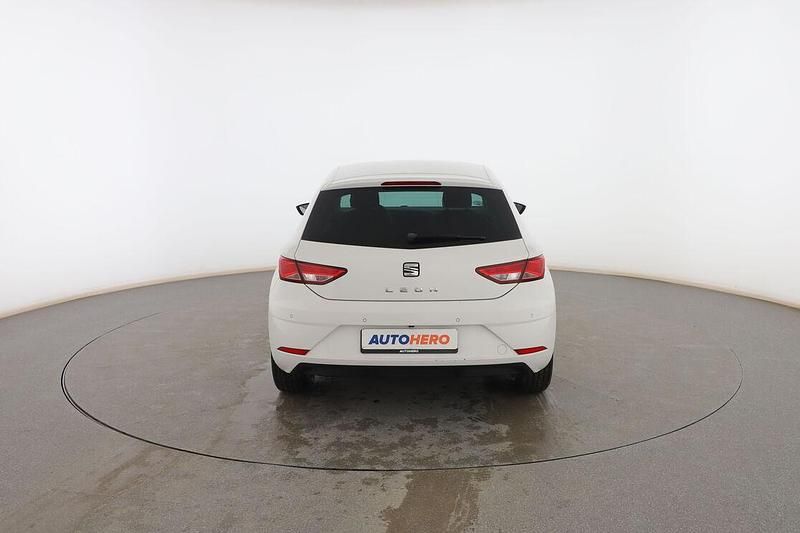 Usado Seat Leon Style 131 CV (96 kW) 2020 Blanco Berlina