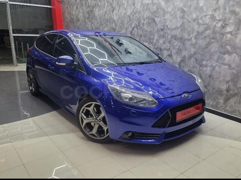 Azul Usado 2013 Ford Focus ST Berlina | 13.990 € - Imagen 1/4
