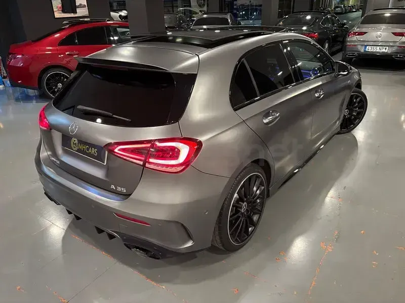 Usado Mercedes A35 AMG 306 CV (225 kW) 2018 Gris / plata Berlina