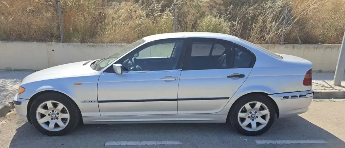 Usado BMW 320 150 CV (110 kW) 2002 Plateado Berlina