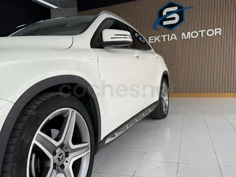Usado Mercedes GLA200 AMG line 136 CV (100 kW) 2017 Blanco SUV