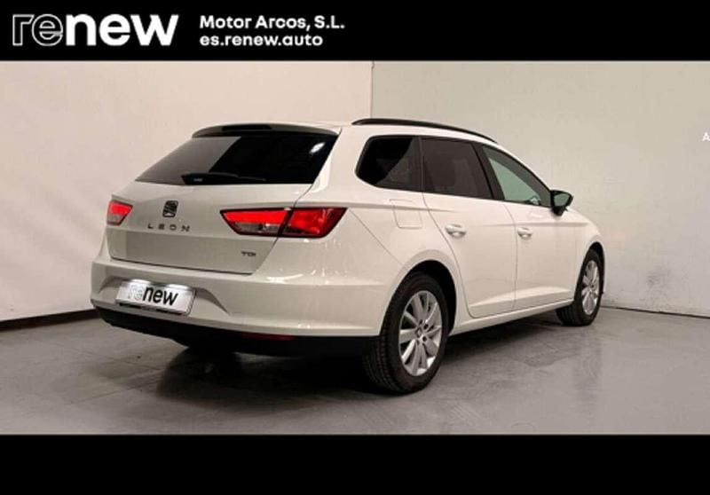 Käytetty Seat Leon Reference 105 HP (77 kW) 2015 Valkoinen Viistoperä