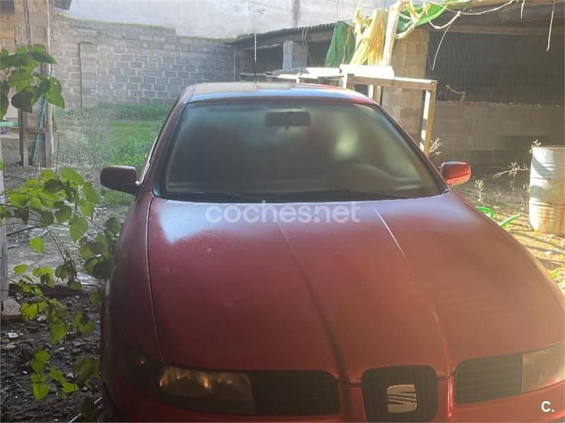 Usado Seat Leon 110 CV (80 kW) 2002 Rojo Utilitario