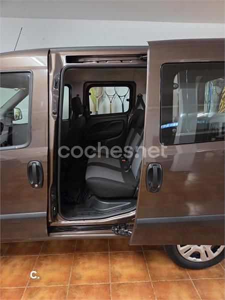 Usado Fiat Doblò Easy 95 CV (69 kW) 2016 Marrón Monovolumen