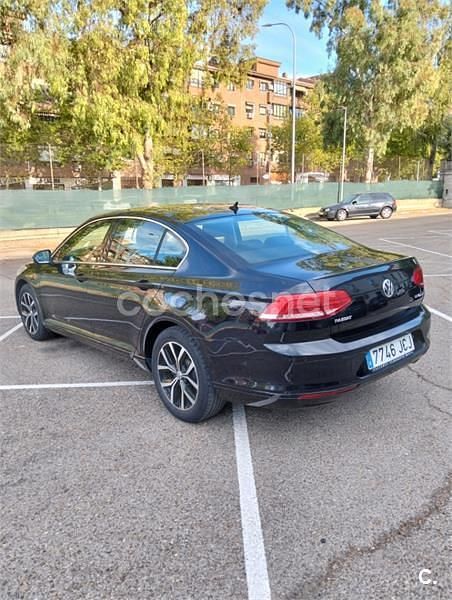 Usado VW Passat Advance 120 CV (88 kW) 2015 Negro Berlina