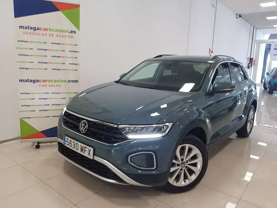 Usado VW T-Roc Life 110 CV (80 kW) 2023 Azul SUV