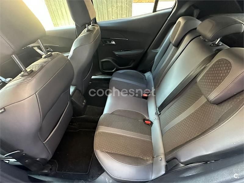 Usado Peugeot 2008 Allure 100 CV (73 kW) 2020 Gris / plata SUV