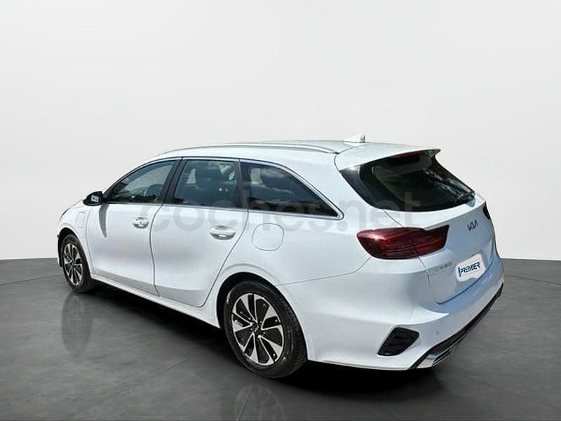 Usado Kia Ceed 143 CV (105 kW) 2022 Blanco Utilitario