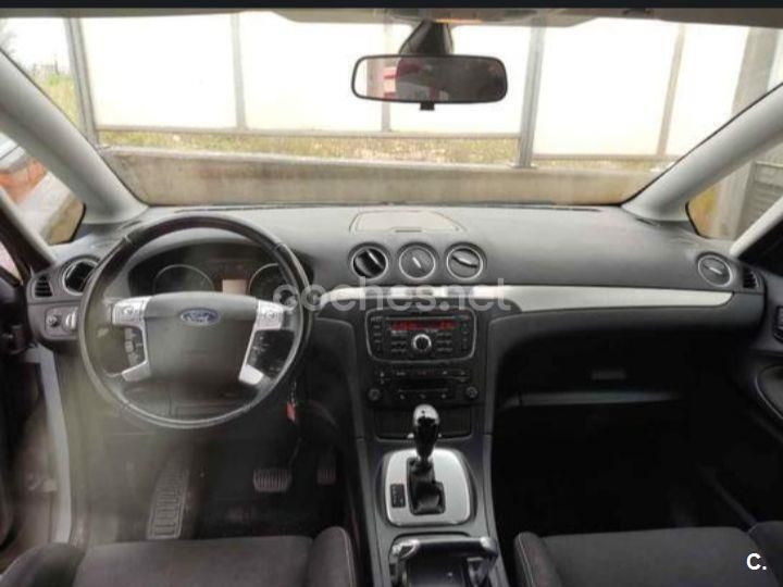 Usado Ford S-MAX Trend 140 CV (102 kW) 2012 Gris / plata Monovolumen