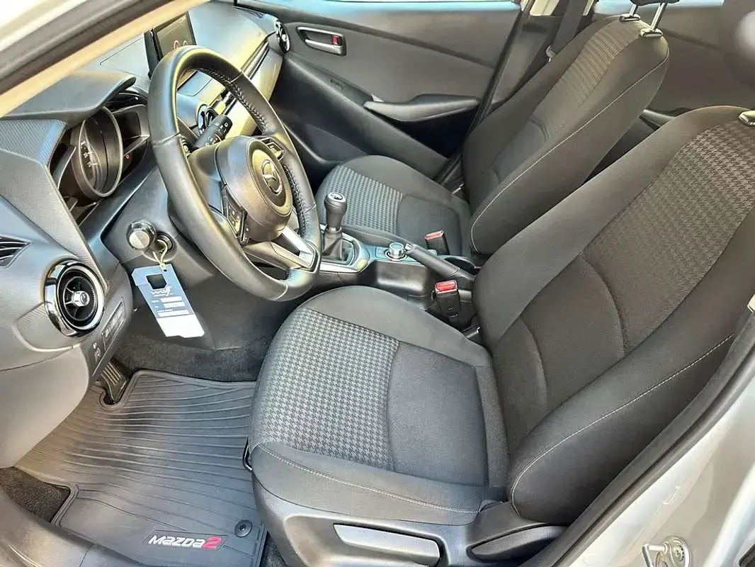 Usado Mazda 2 Edition 90 CV (66 kW) 2019 Gris Utilitario
