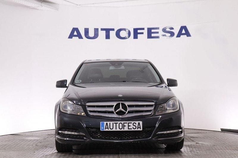 Usado Mercedes C200 136 CV (100 kW) 2011 Negro Berlina
