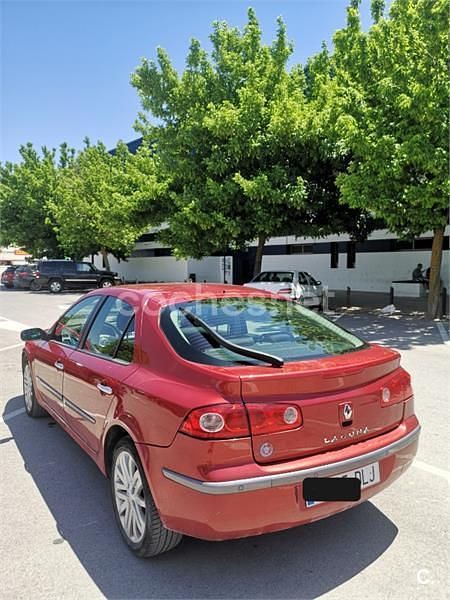 Usado Renault Laguna II Dynamique 120 CV (88 kW) 2005 Rojo Berlina
